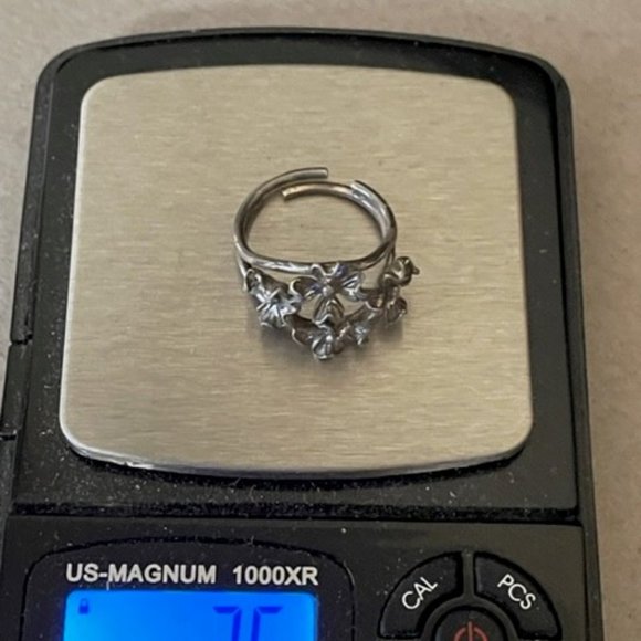 Antique Unique Open Flowers Adjustable Unmarked Silver Ring sits at a 5.5 - Picture 5 of 10